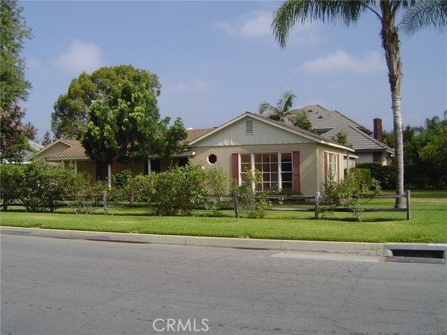 161 E Las Flores Ave in Arcadia, CA - Building Photo