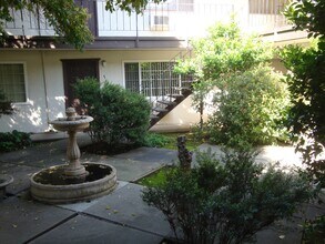 833 Madison St, Unit 17 in Fairfield, CA - Foto de edificio - Building Photo