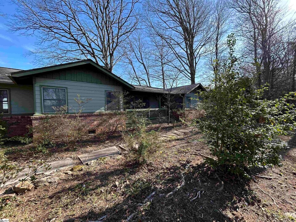 1671 Hogback Mountain Rd in Tryon, NC - Building Photo