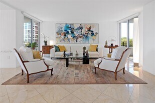 151 SE 15th Rd in Miami, FL - Building Photo