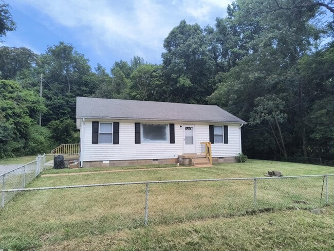 807 E Happy Hollow Dr