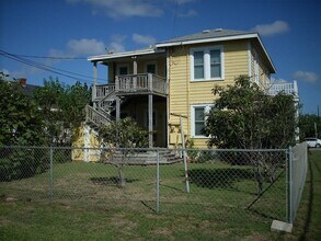 4101 Avenue S 1/2 in Galveston, TX - Building Photo - Building Photo