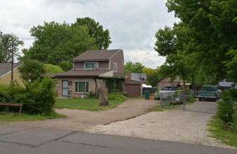 1015 S Ames St in Lakewood, CO - Foto de edificio - Building Photo