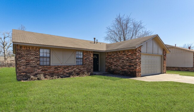 1131 N Hickory Dr in Broken Arrow, OK - Building Photo - Building Photo