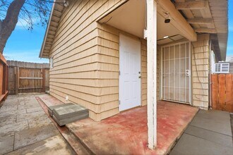 910 Kaweah St in Hanford, CA - Building Photo - Building Photo