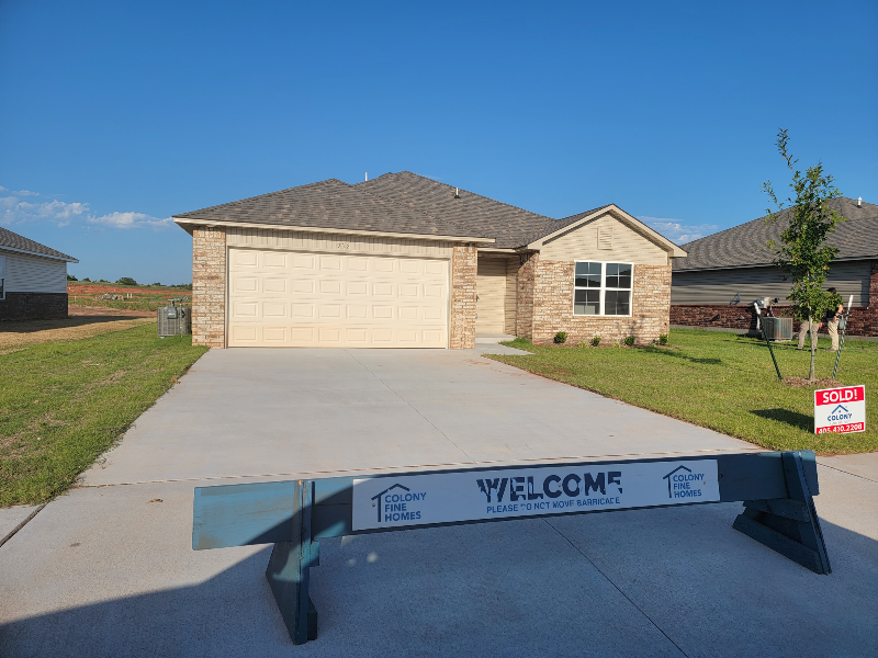 932 S Colt Ln in Mustang, OK - Building Photo