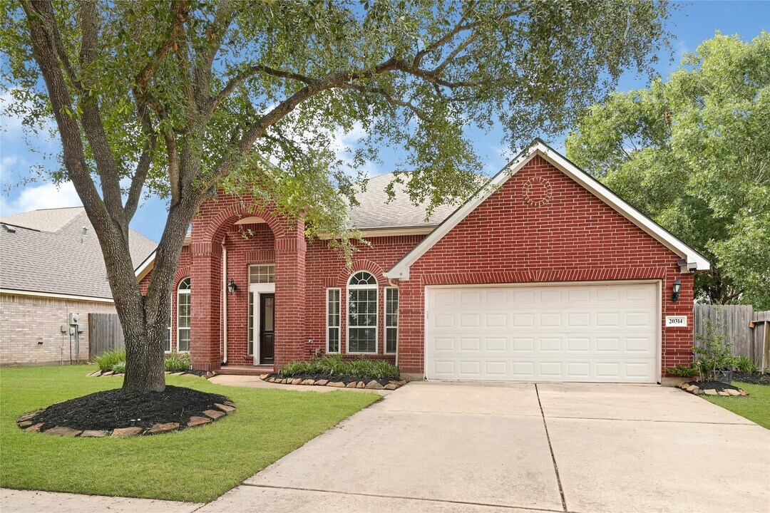 20314 Memorial Pass Dr in Katy, TX - Building Photo