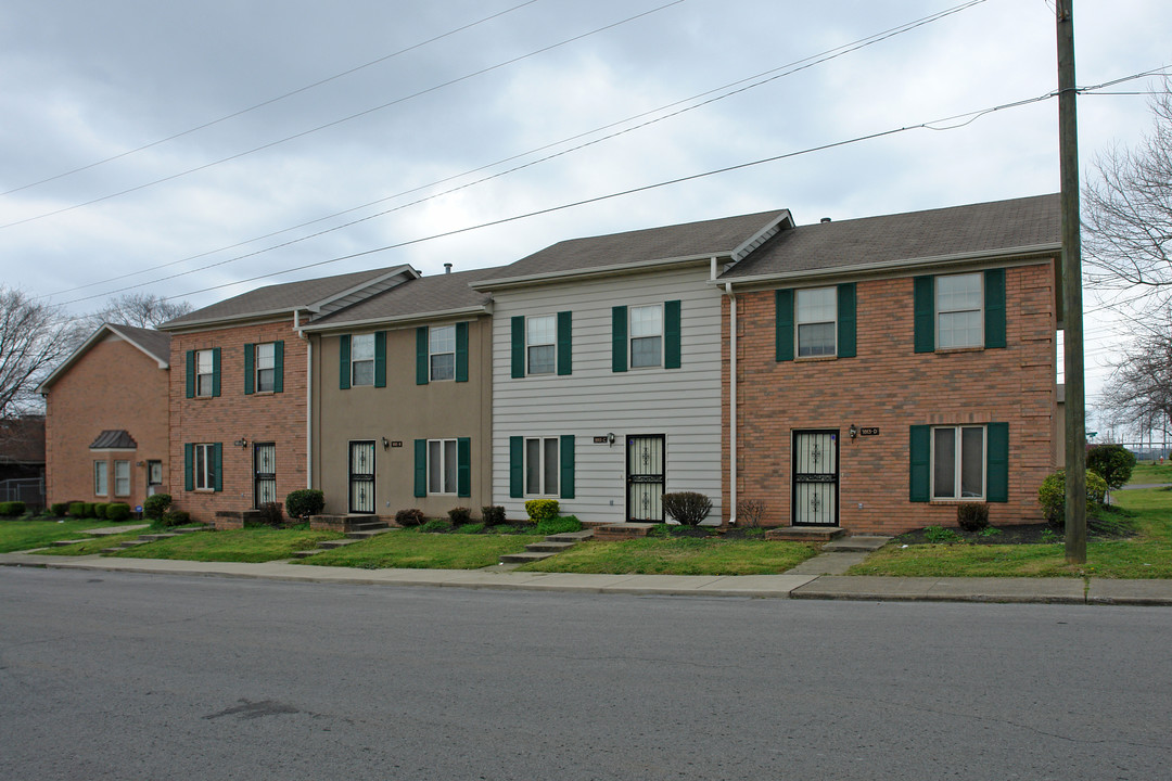 1821 Jo Johnston Ave in Nashville, TN - Foto de edificio