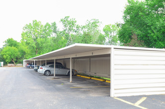 Sterling Troy Apartments in Sterling Heights, MI - Foto de edificio - Building Photo