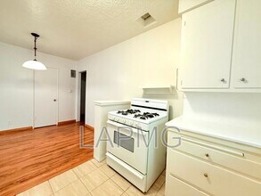 12325 Riverside Dr in Los Angeles, CA - Building Photo - Building Photo