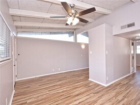 2404 Longview St in Austin, TX - Building Photo