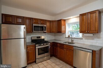 939 Mountain St in Philadelphia, PA - Foto de edificio - Building Photo