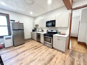 1613 Tremont St, Unit 2T in Boston, MA - Foto de edificio - Building Photo