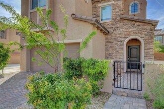 8067 Tank Loop St in Las Vegas, NV - Building Photo - Building Photo