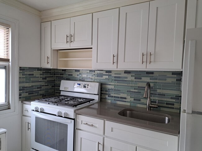 148 Vanderburgh Ave, Unit 148B Vanderburgh in Rutherford, NJ - Foto de edificio - Building Photo