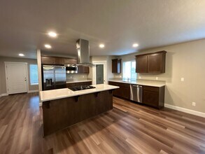 2534 SW Newberry Loop in Redmond, OR - Building Photo - Building Photo