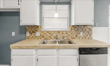 7013 Powderhorn Ct in Corpus Christi, TX - Building Photo - Building Photo