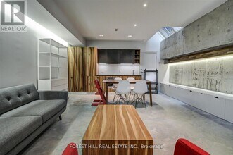 117 Robert St in Toronto, ON - Building Photo - Building Photo