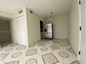 2607 NW 39th Terrace in Lauderdale Lakes, FL - Building Photo - Building Photo