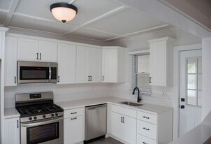 17 Granite St in Saratoga Springs, NY - Building Photo