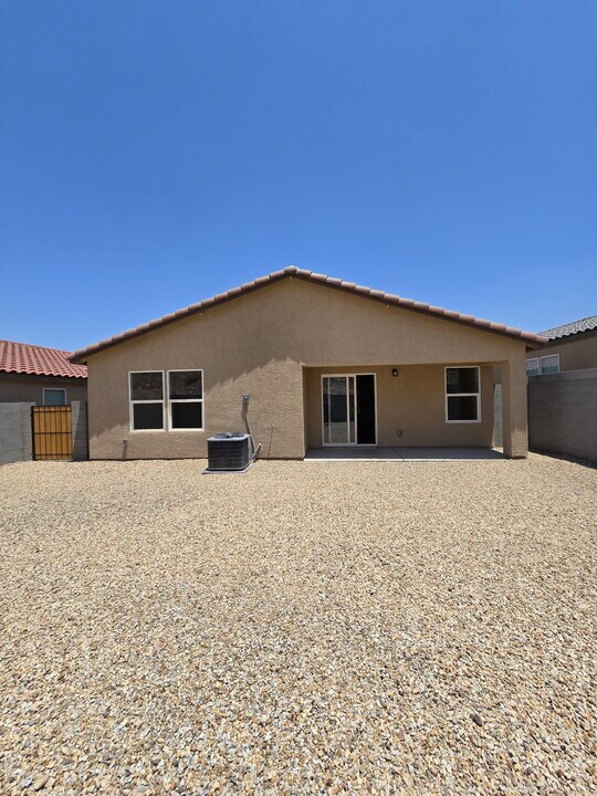2384 Tapatio Dr in Bullhead City, AZ - Building Photo