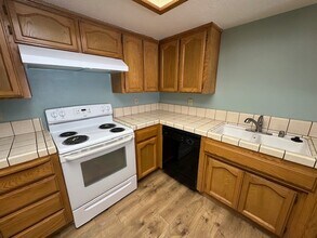 49400 River Park Rd in Oakhurst, CA - Building Photo - Building Photo