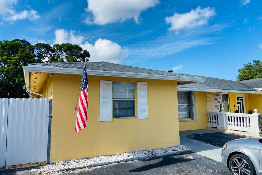 5268 Cannon Way in West Palm Beach, FL - Building Photo