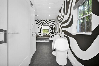 534 NW 50th St in Miami, FL - Building Photo - Building Photo