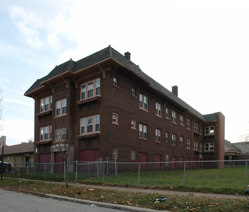 1762 Wymore Ave in East Cleveland, OH - Building Photo