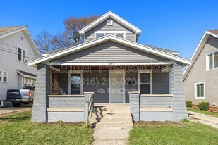 1635 Cleveland Ave SW in Wyoming, MI - Building Photo