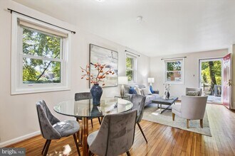 127 Dale St in Alexandria, VA - Foto de edificio - Building Photo