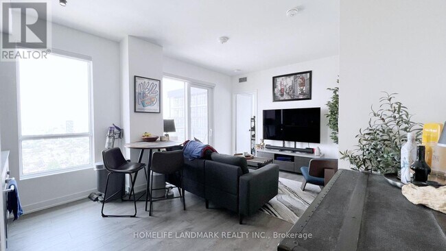 108-3108 Peter St in Toronto, ON - Building Photo - Building Photo