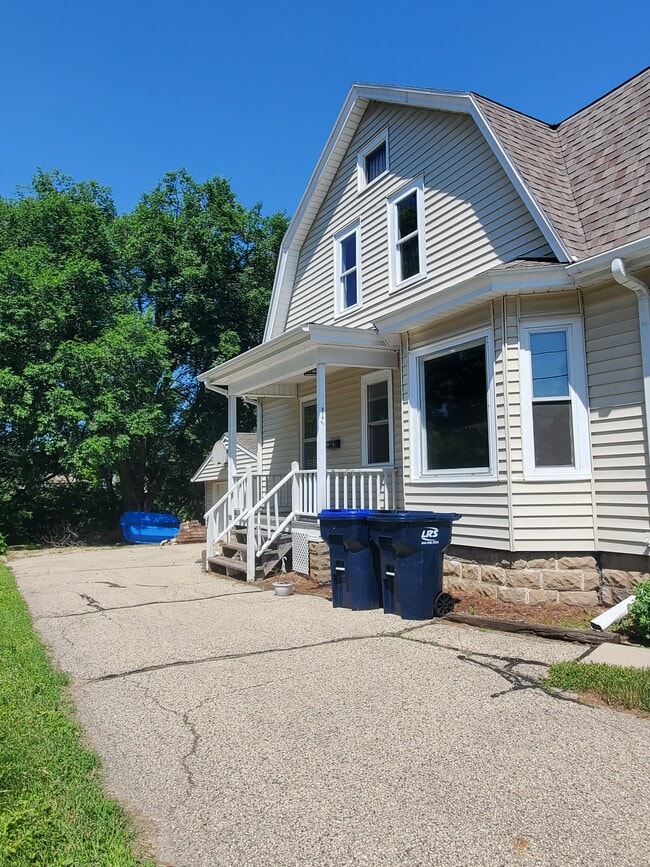 314 S Hubbard St, Unit 314.5upper in Horicon, WI - Building Photo - Building Photo