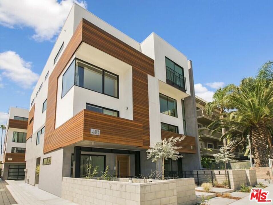 1337 N Fuller Ave in Los Angeles, CA - Building Photo