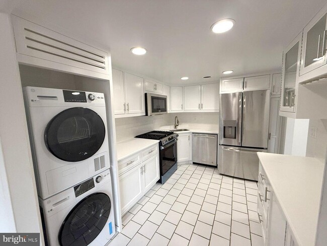 606 Cooper Landing Rd in Cherry Hill Township, NJ - Building Photo - Building Photo