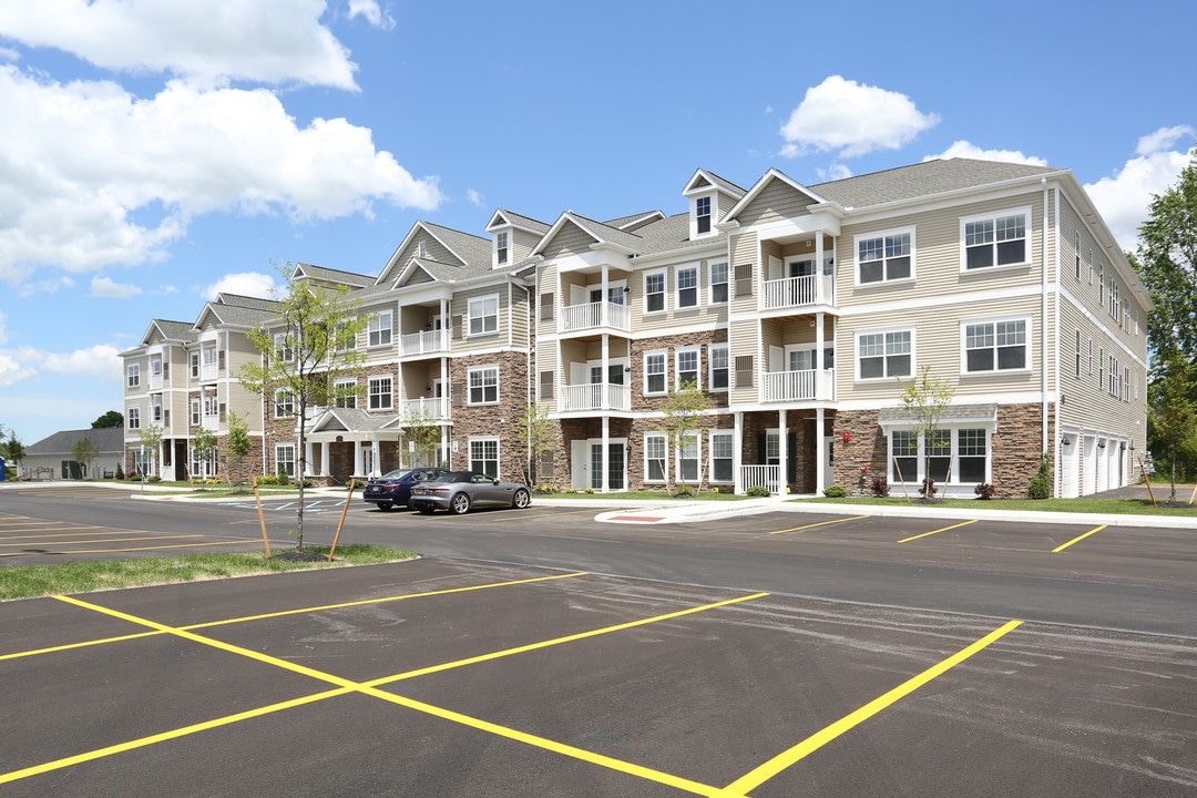 Muir Lake in Getzville, NY - Building Photo
