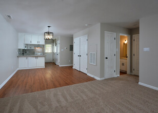 Edgewood Apartments in Butner, NC - Foto de edificio - Building Photo