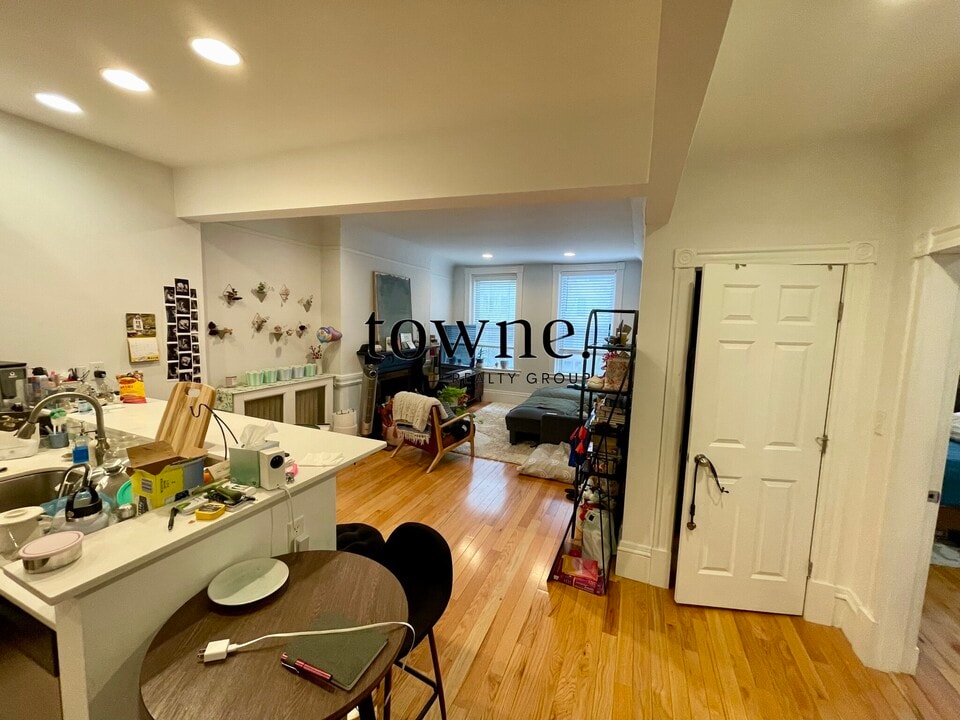 119 Saint Botolph St, Unit 4 in Boston, MA - Building Photo