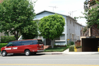 325 E Verdugo Ave in Burbank, CA - Building Photo - Building Photo