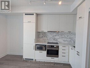 10 Honeycrisp Cres in Vaughan, ON - Building Photo - Building Photo