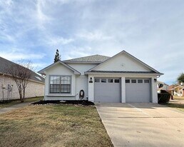 6813 Hickory Creek in Plano, TX - Building Photo