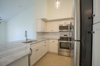 4106 Central Sarasota Pky, Unit 1034 in Sarasota, FL - Building Photo - Building Photo