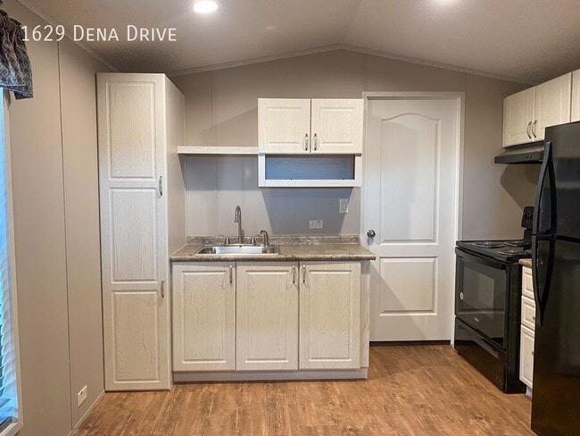 1629 Dena Dr in Memphis, TN - Building Photo - Building Photo
