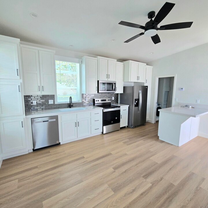 Lakeside Village in Thousand Oaks, CA - Building Photo