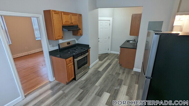98 Woodledge St