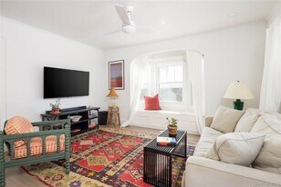 446 6th St in Greenport, NY - Building Photo