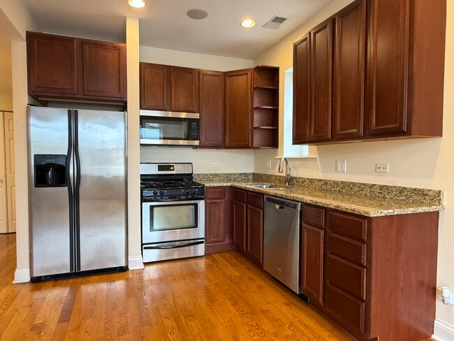6150 N Ravenswood Ave, Unit 4 in Chicago, IL - Building Photo - Building Photo