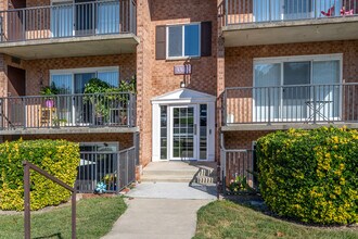 Hewitt Gardens Apartments in Silver Spring, MD - Building Photo - Building Photo