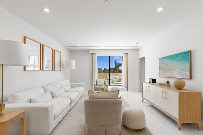 150 Bradley Pl in Palm Beach, FL - Foto de edificio - Building Photo