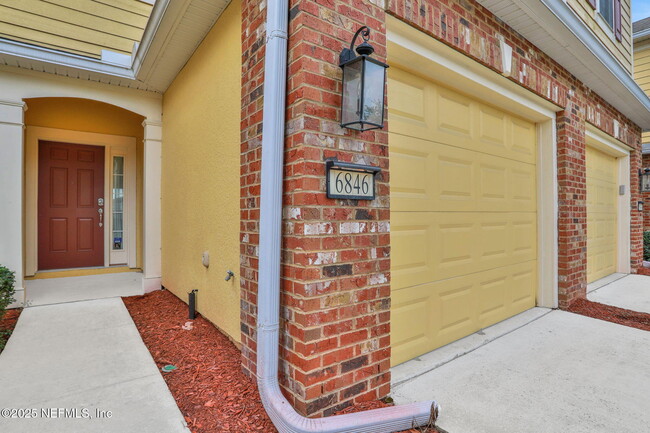 6846 Roundleaf Dr in Jacksonville, FL - Building Photo - Building Photo